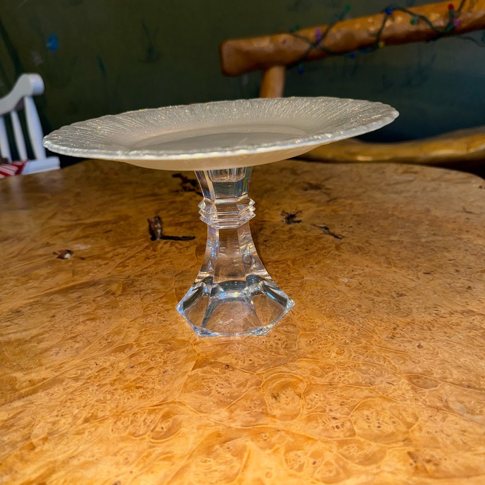 Elegant white and silver sparkly cake Stand